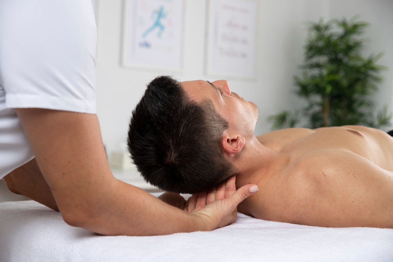 Physiotherapeutische Nackenbehandlung in der Praxis Kirsten Maurer in Mittersill